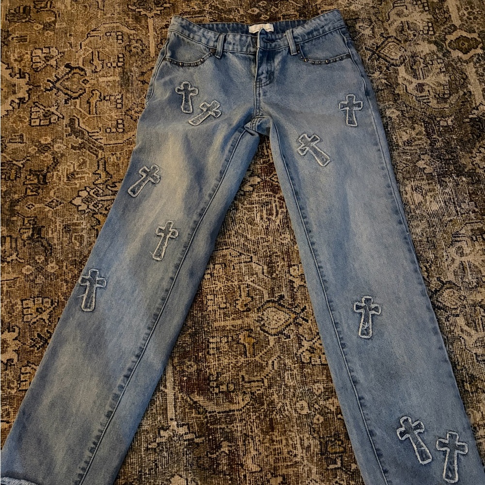 Faded mid-rise jeans with cross patches